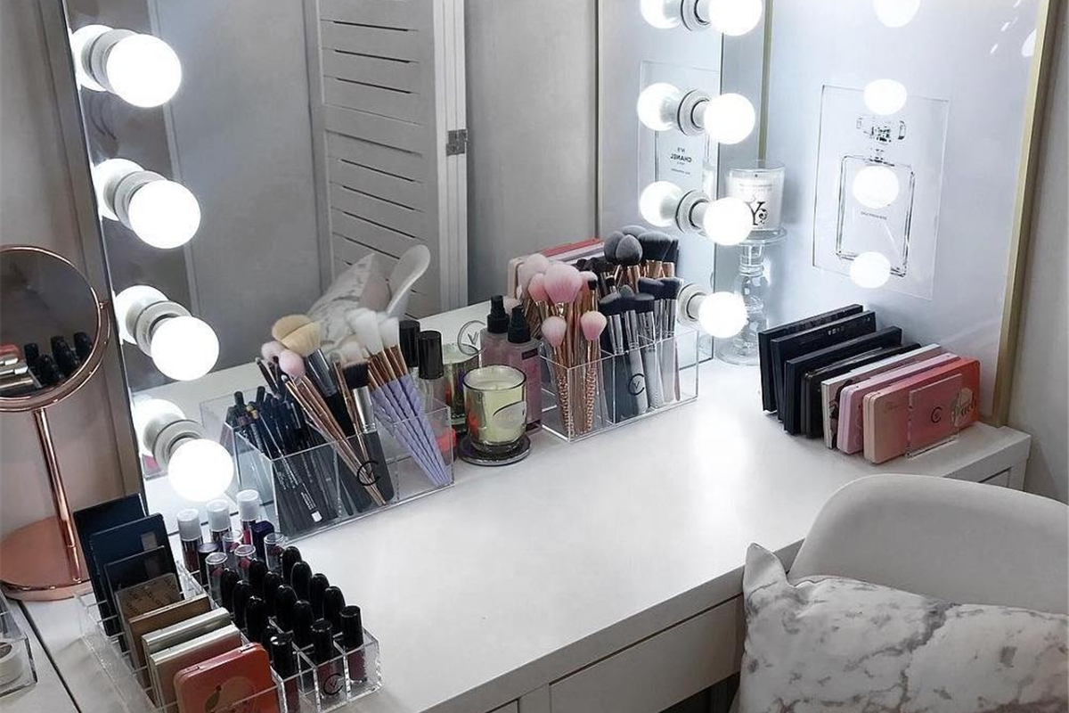 Reasons You Should Buy A Mounted Makeup Mirror